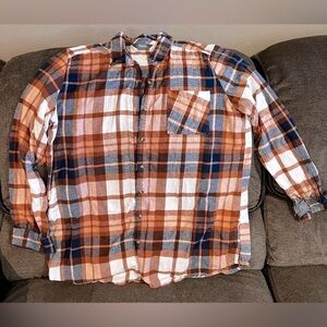 Natural Reflections Women’s Flannel Long Sleeve Button front top. Size XL.